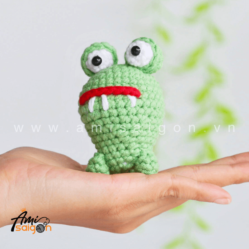 Cute Frog Amigurumi - Free Crochet pattern by AmiSaigon