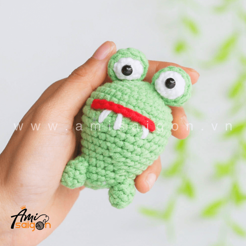 Cute Frog Amigurumi - Free Crochet pattern by AmiSaigon