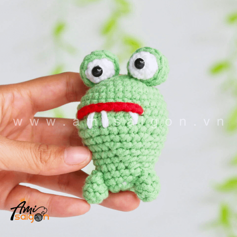 Cute Frog Amigurumi - Free Crochet pattern by AmiSaigon