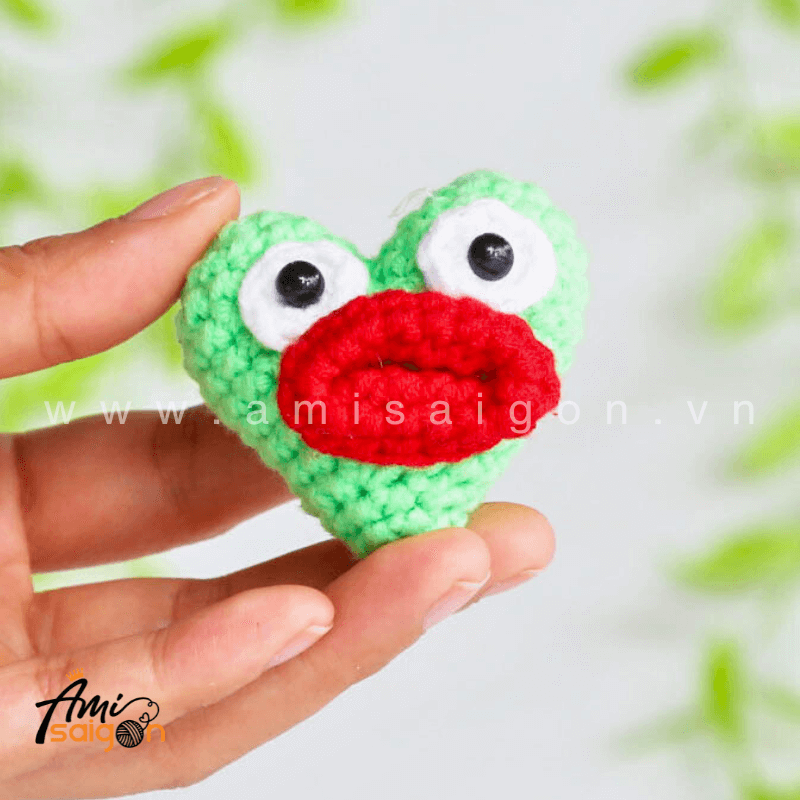 Heart with red lip Amigurumi Free Crochet pattern by AmiSaigon