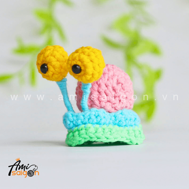 Colorful Snail Amigurumi - Free Crochet pattern by AmiSaigon