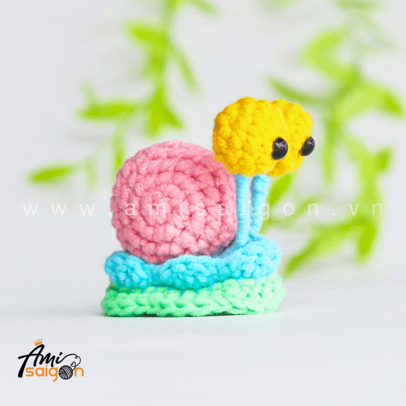 Colorful Snail Amigurumi - Free Crochet pattern by AmiSaigon