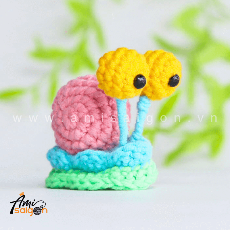 Colorful Snail Amigurumi - Free Crochet pattern by AmiSaigon