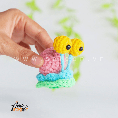 Colorful Snail amigururumi free crochet pattern